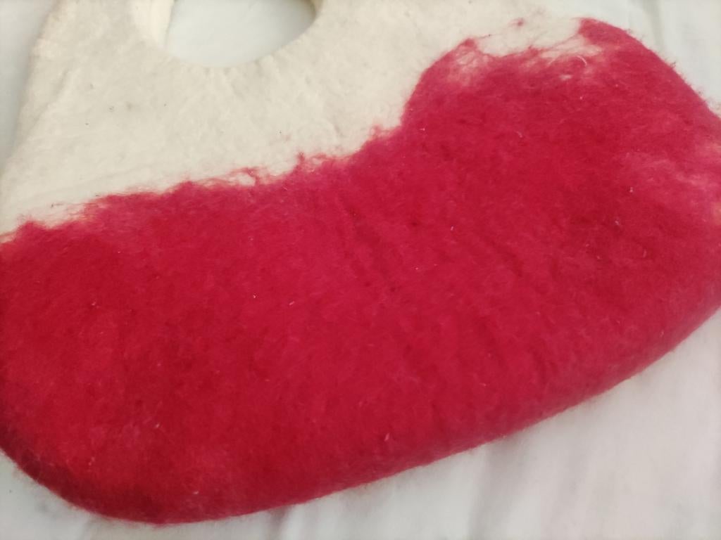 sac à main en feutre - rouge et blanc, Hobby & Loisirs créatifs, Feutre, Enlèvement ou Envoi