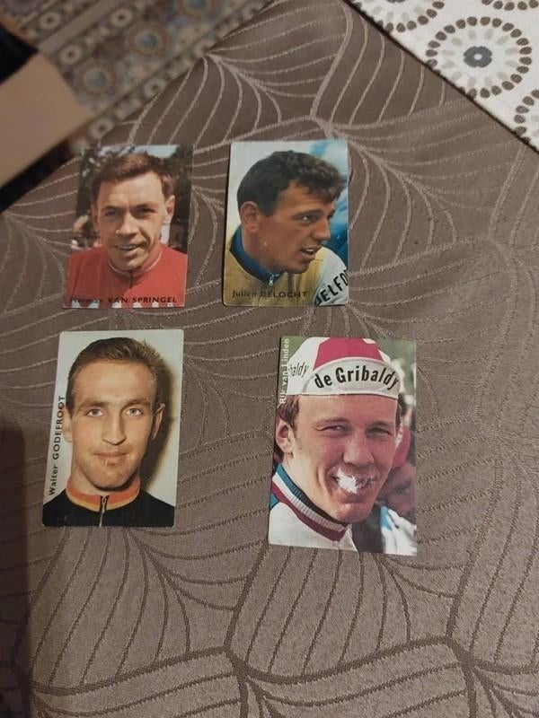 4 prentjes/chromo's / wielrenners / jaren '70 / Victoria, Collections, Articles de Sport & Football, Utilisé, Affiche, Image ou Autocollant
