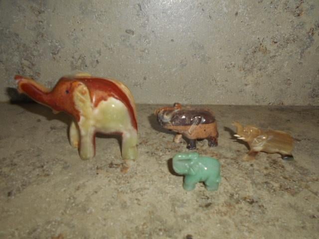 4 olifantjes in natuursteen, Antiek en Kunst, Ophalen of Verzenden, Natuurlijk materiaal, Beeld, Zoogdier