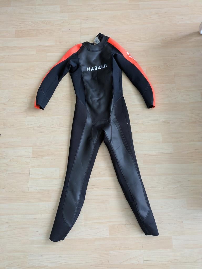 Wetsuit Nabaiji maat 40 zwart met feloranje mouwen, Watersport en Boten, Watersportkleding, Ophalen, Wetsuit