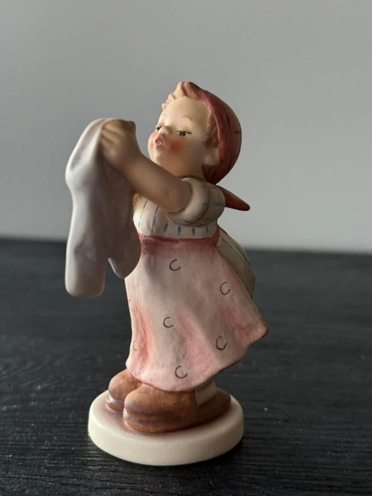 Hummel Goebel, wasvrouwtje, Ophalen of Verzenden, Zo goed als nieuw, Hummel