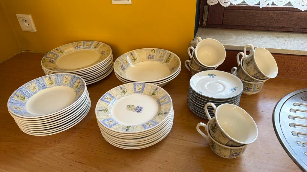 Service de table provençale blanc décor lavande, Enlèvement