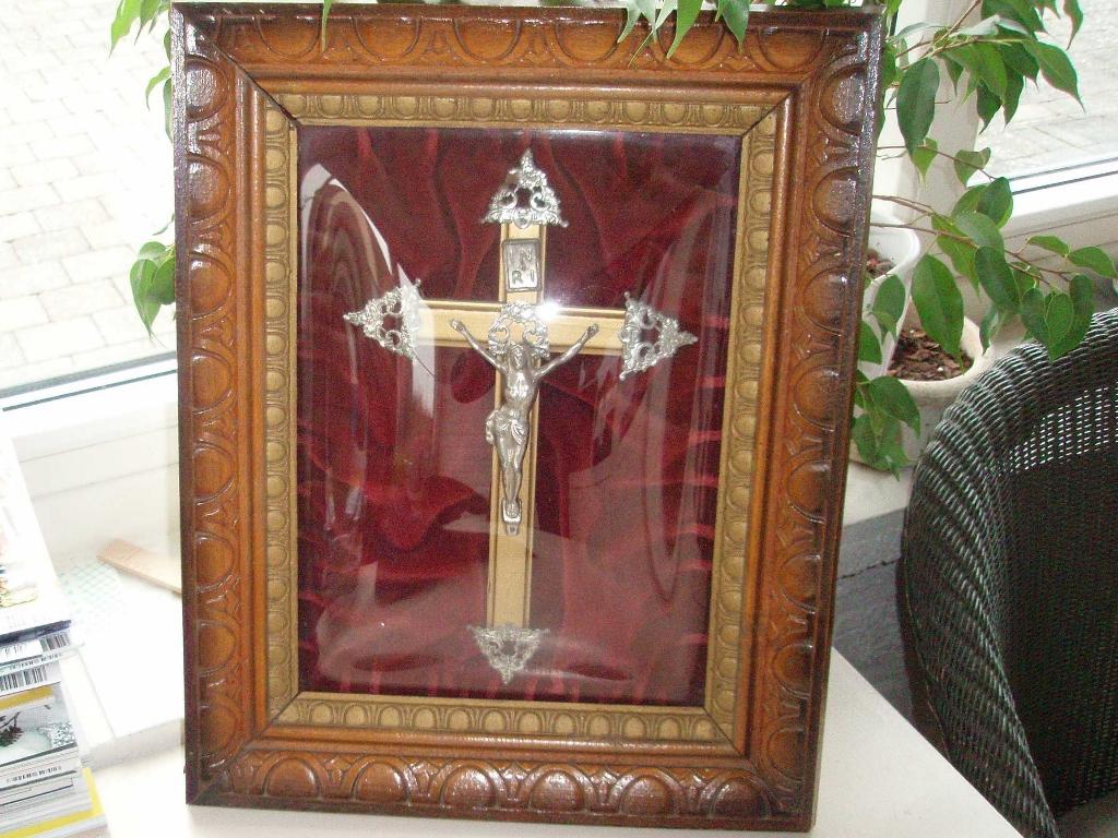 Kruisbeeld in kader, Antiek en Kunst, Antiek | Religieuze voorwerpen, Ophalen