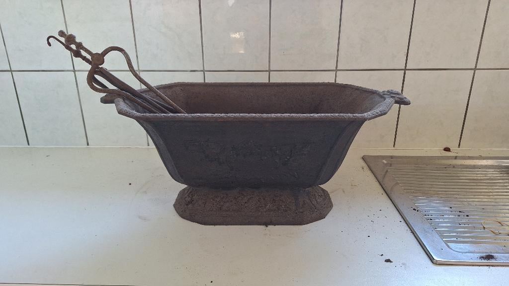 Antieke gietijzeren koolbak houtbak bloembak, Tuin en Terras, Ophalen, Zo goed als nieuw