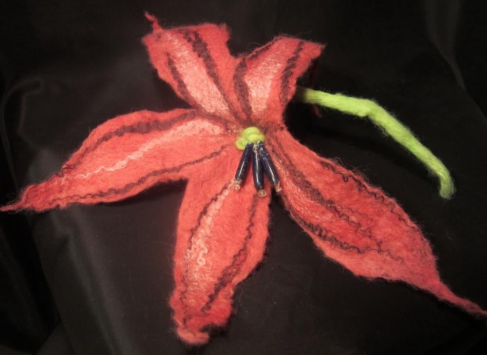 Fleur en feutre faite main : laine d'alpaga, soie (8), Envoi, Neuf, Décoration, Feutre de laine