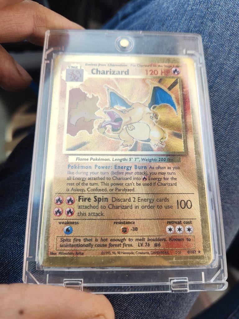 Charizard Pokémon-kaart 4/102, Hobby en Vrije tijd, Ophalen of Verzenden