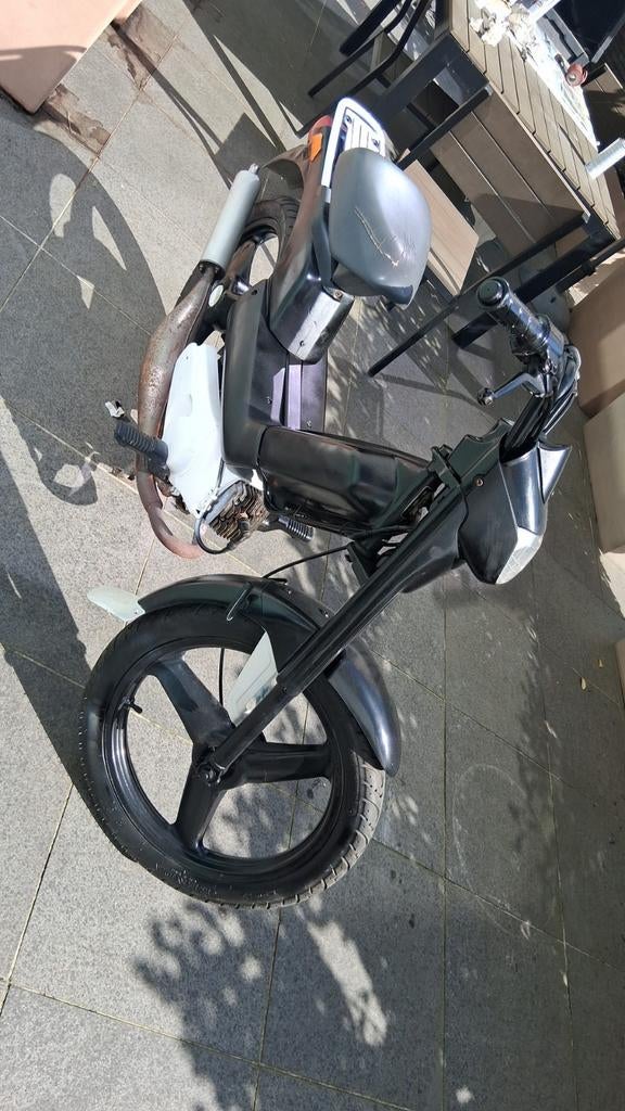 Opzoek naar kapotte brommers, Enlèvement ou Envoi