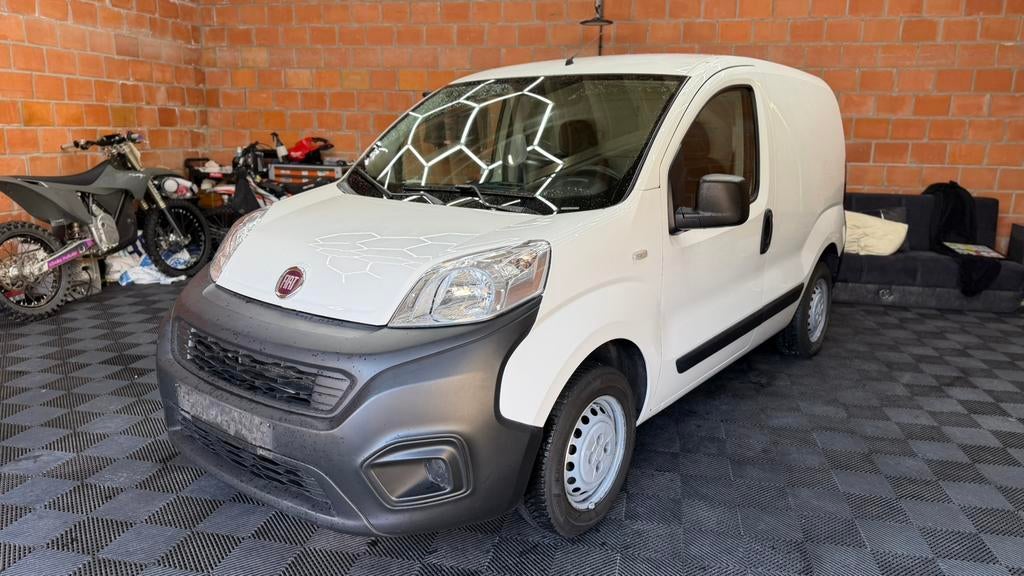 FIAT FIORINO 1.4 ESSENCE 2017 A/C EURO 6 UTULITAIRES, Auto's, Fiat, 4 deurs, Stof, Wit, Bedrijf