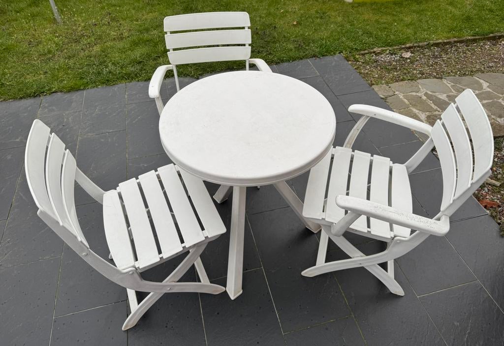 Table de jardin avec trois chaises, Jardin & Terrasse, Enlèvement, Comme neuf