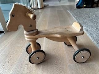 Cheval à roues en bois, Enlèvement, Utilisé