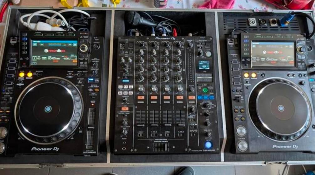 Pioneer set 2x cdj2000 nxs2 en 1x dịm900 nxs2 + flightcase, Muziek en Instrumenten, Ophalen, Dj-set, Pioneer