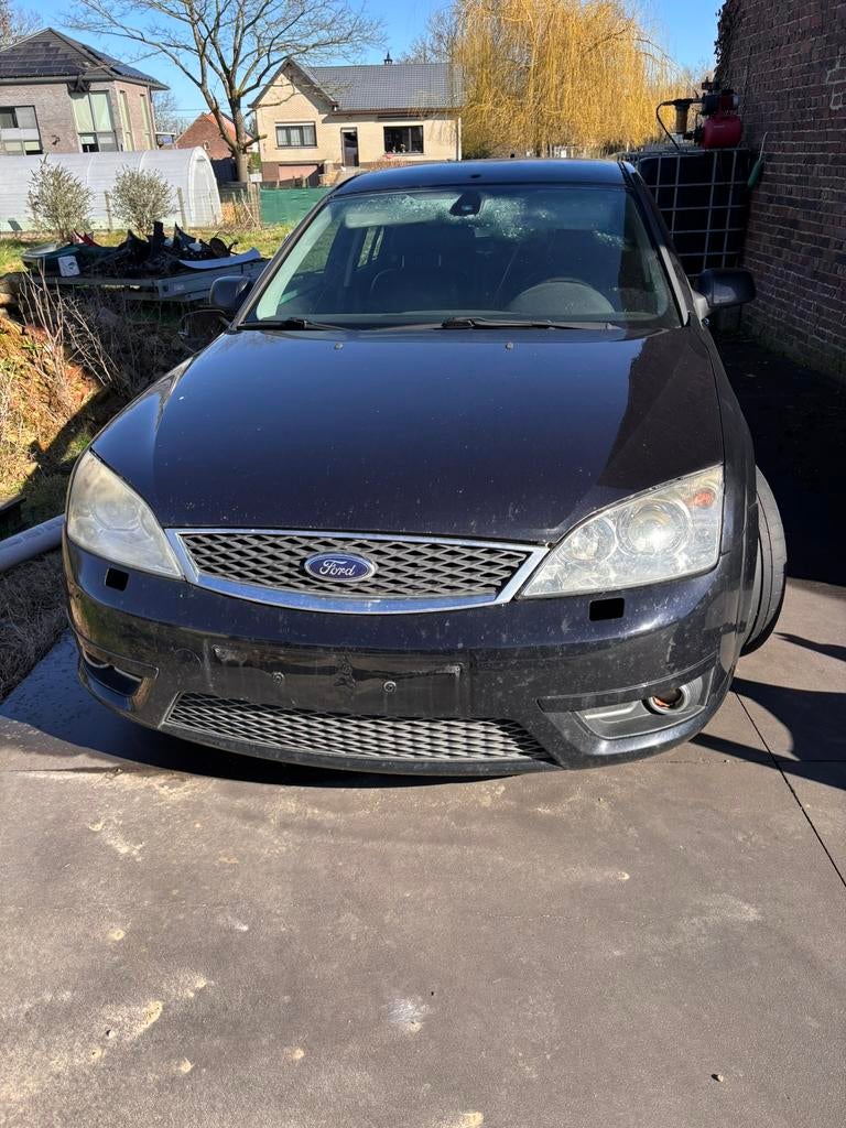 Ford Mondeo Mk3 2.2 TDCi Ghia X Hatchback, Autos, Achat, Mondeo, Particulier, Noir