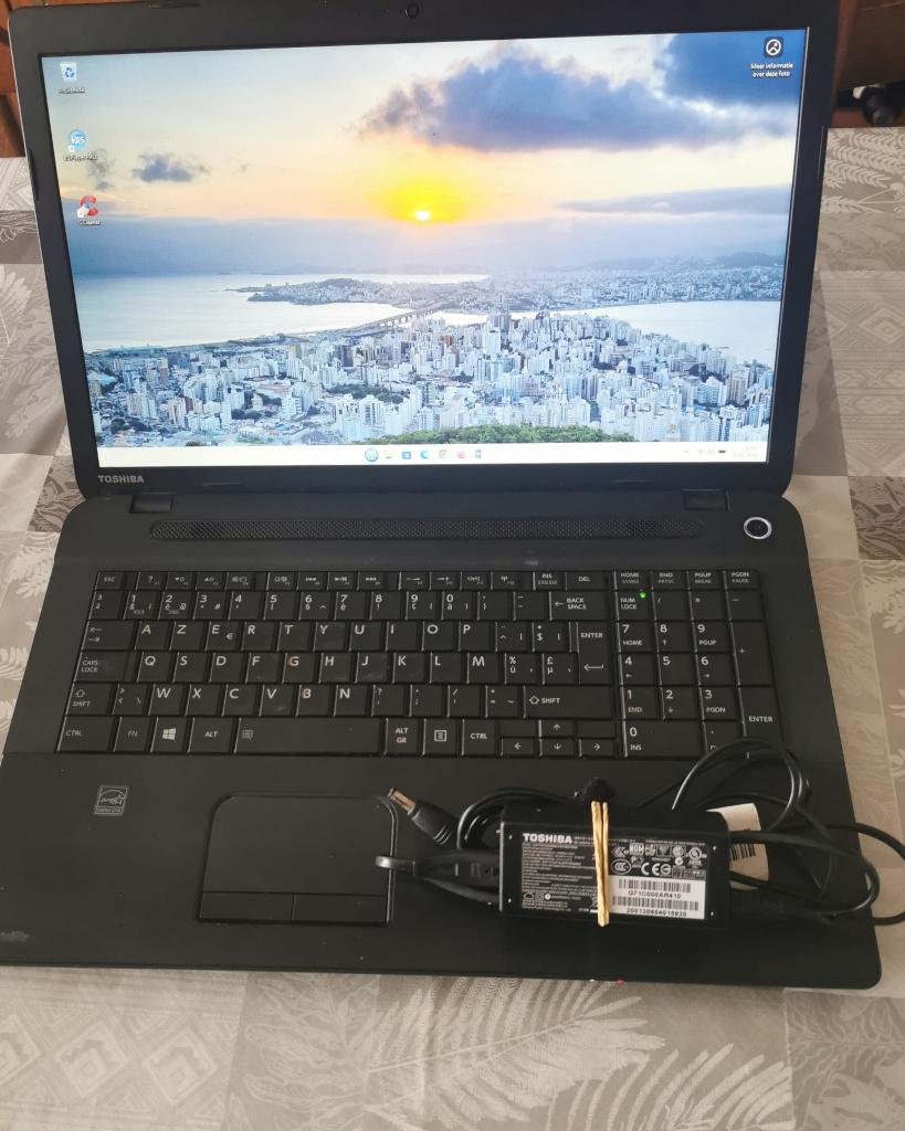 Laptop Toshiba 17.3', Computers en Software, Ophalen, 4 GB, SSD