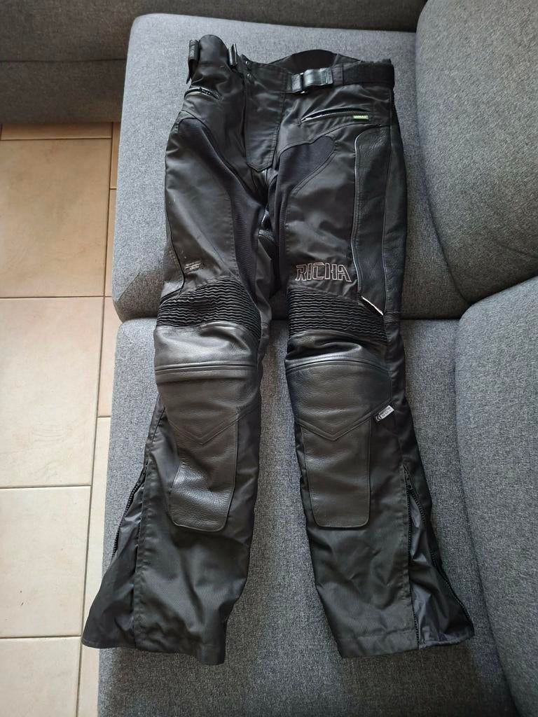 Pantalon motard cuir RICHA Humax, Enlèvement