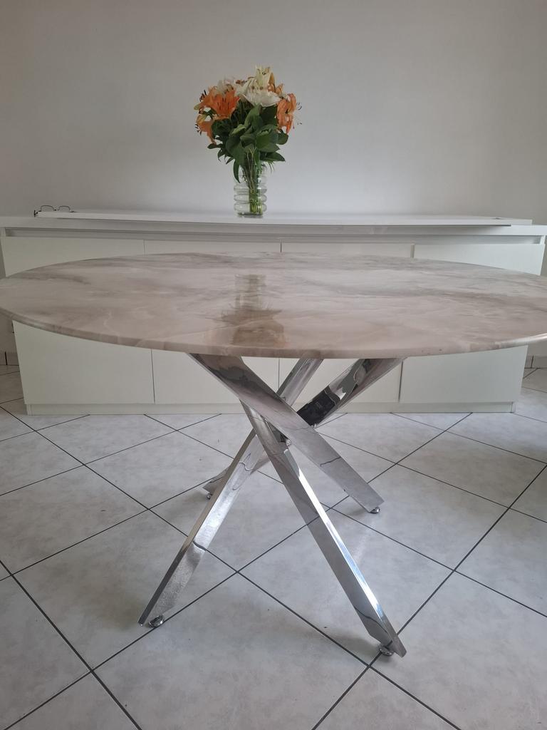 Table rounde marbré, Enlèvement, Neuf