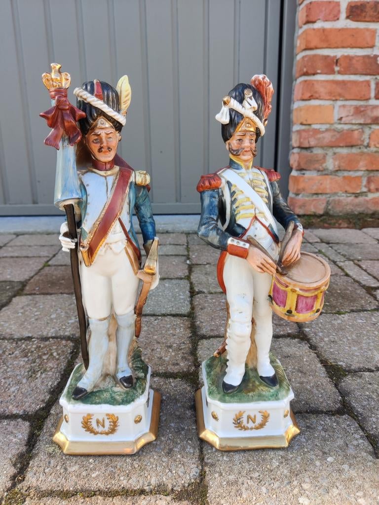 2 figurines de soldats de Napoléon, Enlèvement