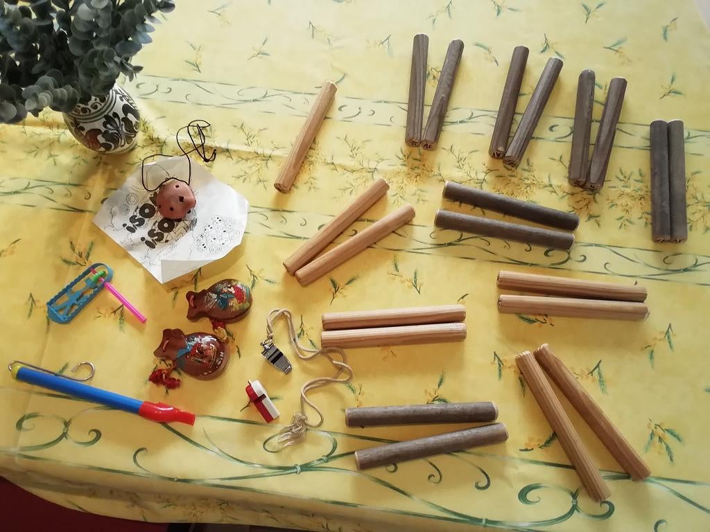 10 paar claves en kleine percussie- en blaasinstrumenten, Muziek en Instrumenten, Percussie, Ophalen, Gebruikt, Overige soorten