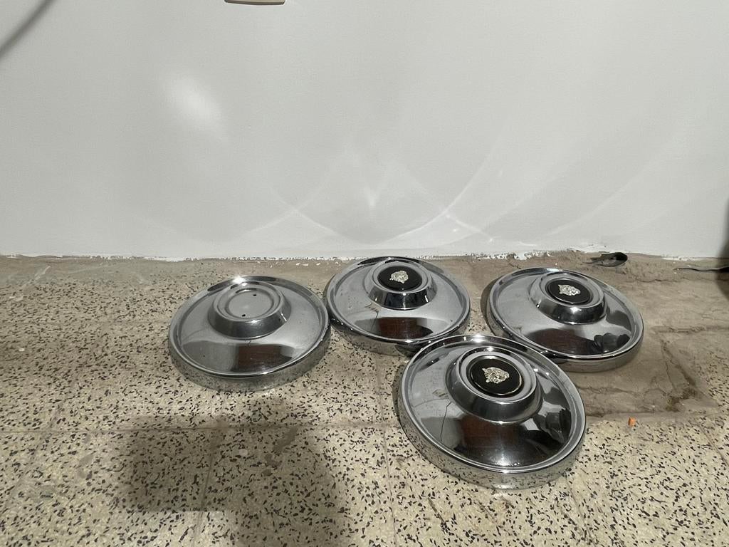 jaguar e type v12 wielkappen wieldoppen wielschijven, Ophalen, Zo goed als nieuw