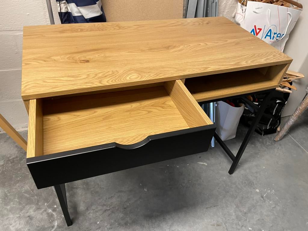 Mooi bureeltje, Enlèvement