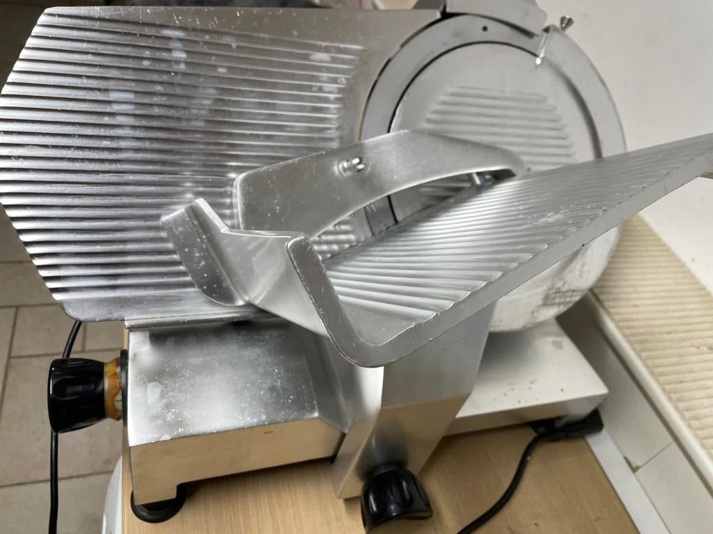 Vleessnijmachine, Enlèvement