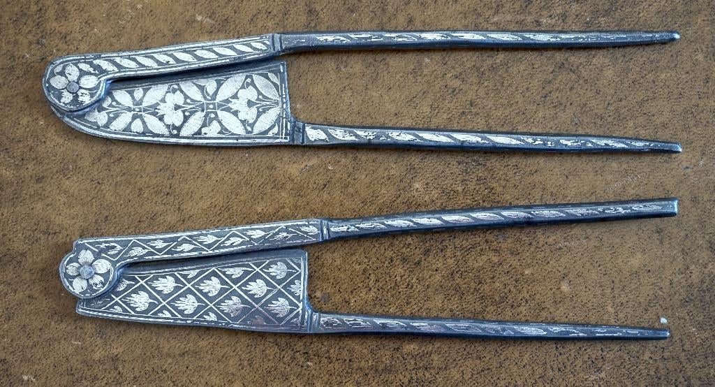 Paire de Casse Noix de Bétel en Argent d'Origine Tribale, Antiquités & Art, Enlèvement ou Envoi