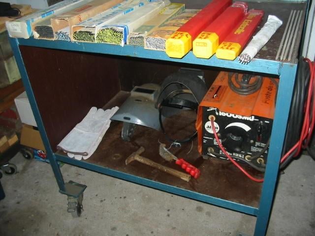 lasapparaat plus lastafel laselektroden, Doe-het-zelf en Bouw, Gereedschap | Lasapparaten, Ophalen, Gebruikt, 150 tot 250 ampère