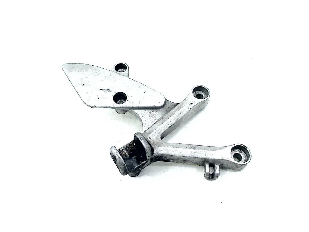 REPOSE PIEDS AVANT DROIT VFR 750 F 1994-1997 (VFR750F RC36), Dhr. S. di Majo, Utilisé, Info@cama-motorparts.nl, P.J. Troelstraweg 8 8
3144 CX  MAASSLUIS, NL