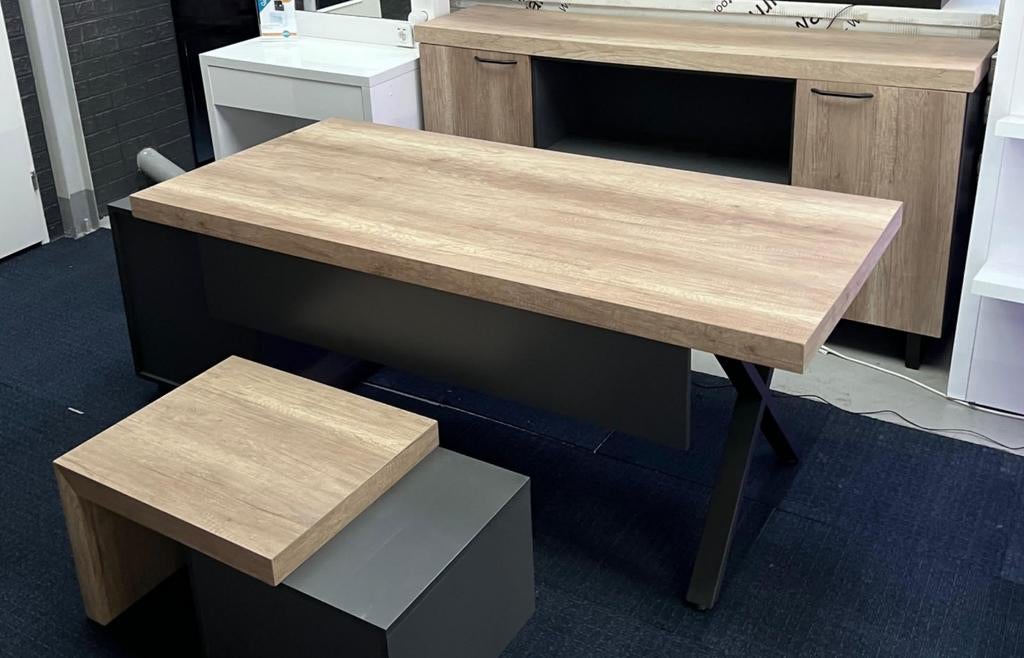 ENSEMBLE DE BUREAU 3 PIÈCES COULEUR CHÊNE, Enlèvement