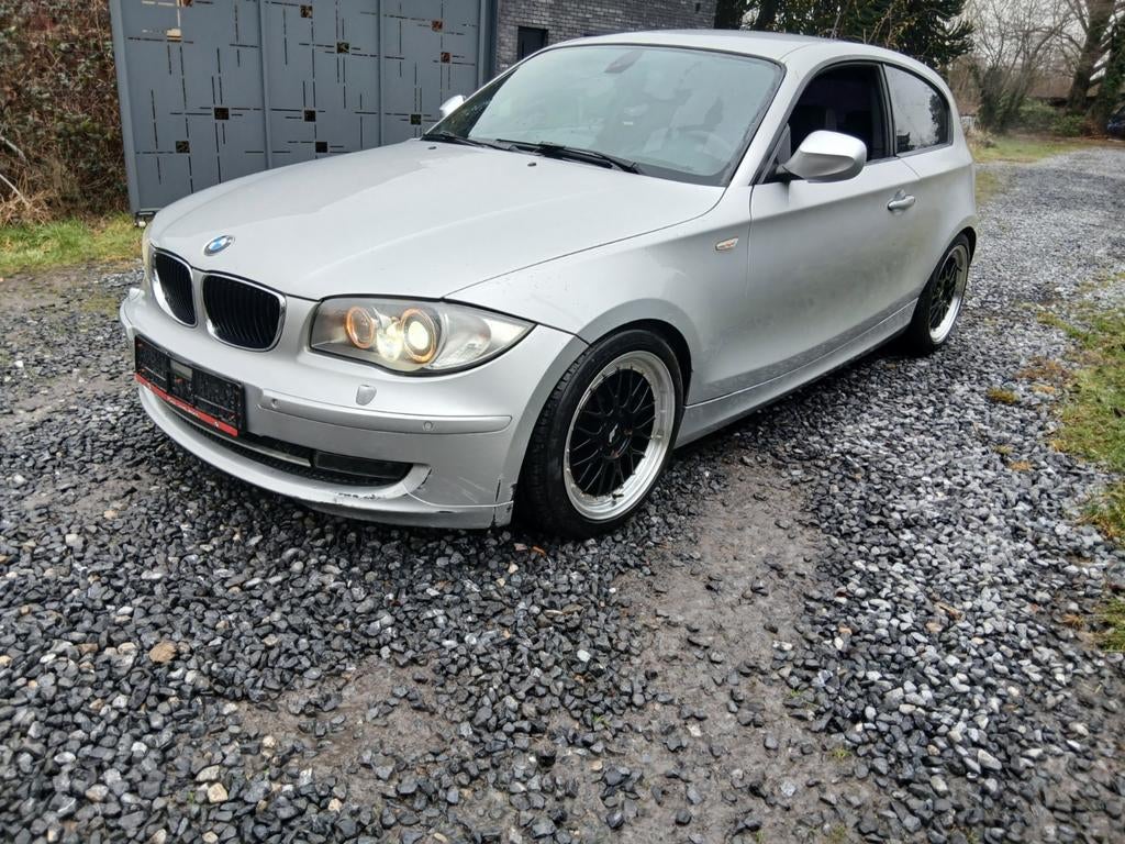 Bmw série 118i e81 2011 euro5 super équipé option Échange, Autos, Achat, Cruise Control, Boîte manuelle, Noir