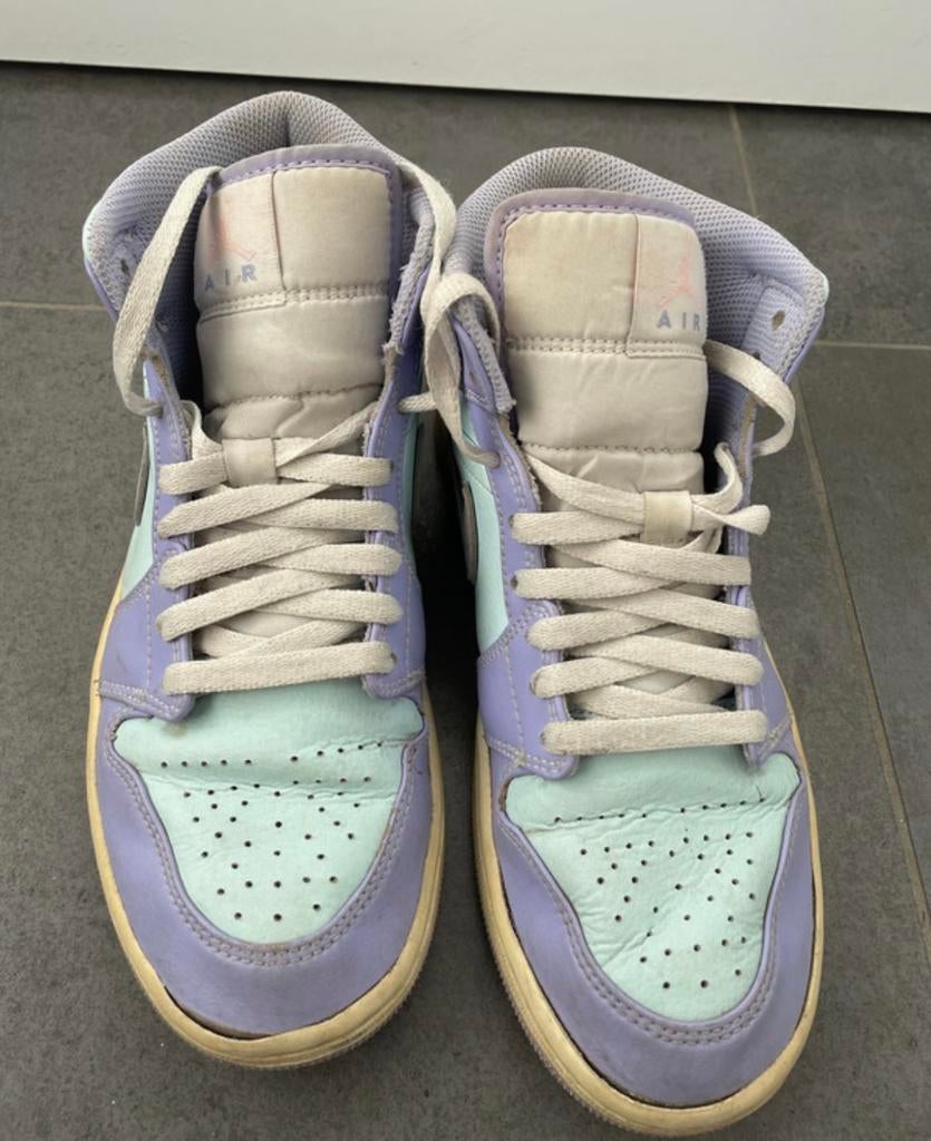 Nike Air Jordan 1 mid lila-blauw, Kleding | Dames, Ophalen, Blauw, Sneakers, Gedragen