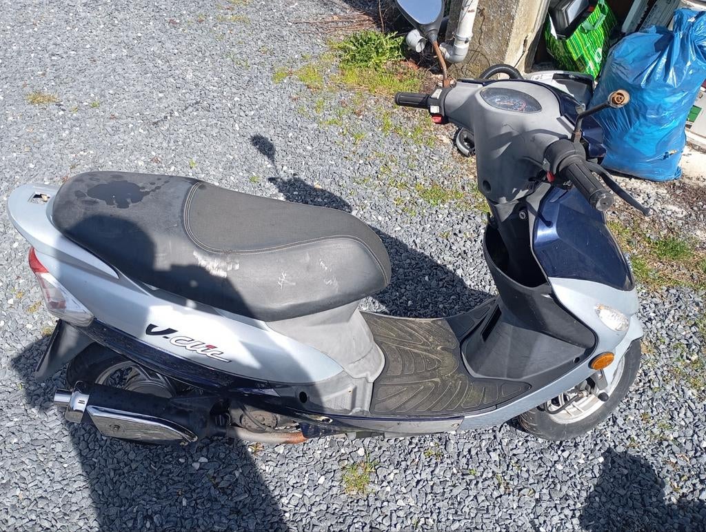 Peugeot V-Clic 50cc + Moteur supplémentaire (Pour pièces)