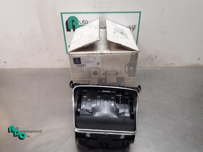 Opbergvak van een Mercedes C-Klasse (C-Klasse 14-), -, Nieuw, Ophalen of Verzenden, -