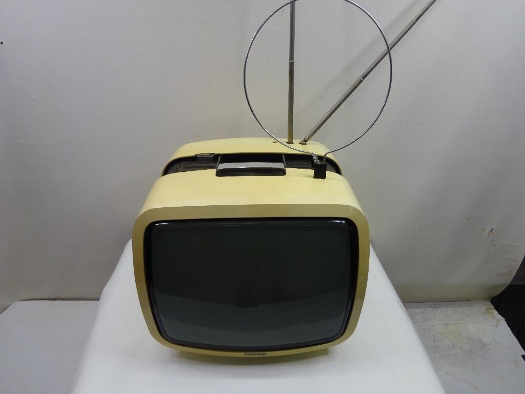 Vintage draagbare TV,Minerva (Grundig),kan op batterijen,'70, Audio, Tv en Foto, Vintage Televisies, Ophalen of Verzenden, Gebruikt