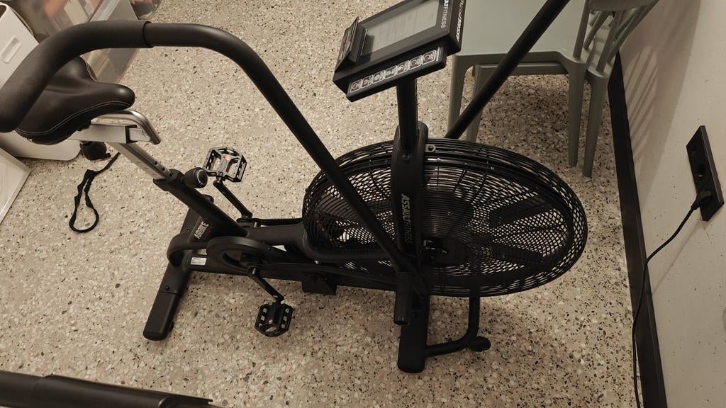 Assault Airbike - zo goed als nieuw, Sport en Fitness, Ophalen, Benen, Airbike
