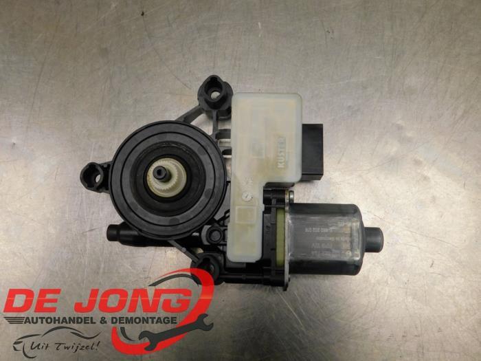 Moteur de vitre portière d'un Volkswagen Touran, Autos : Pièces & Accessoires, Carrosserie & Tôlerie, Volkswagen, Utilisé, 3 mois de garantie