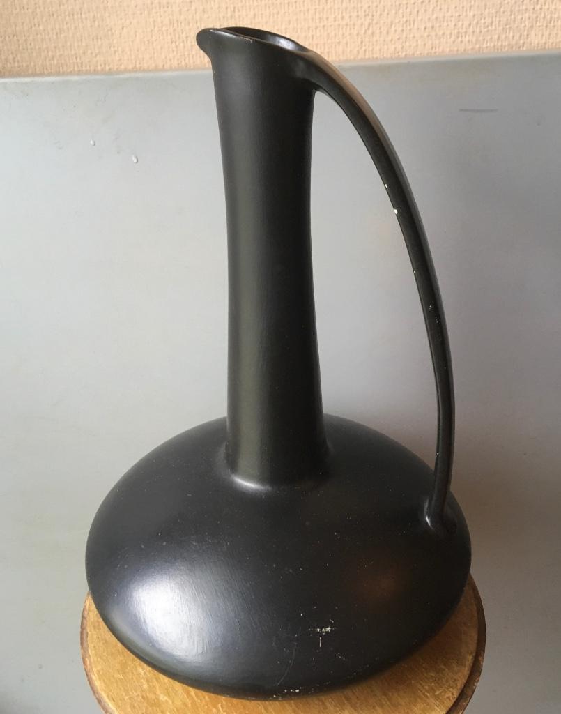 Cruche ronde en céramique noire avec poignée, milieu du sièc, Antiquités & Art, Antiquités | Céramique & Poterie, Enlèvement ou Envoi