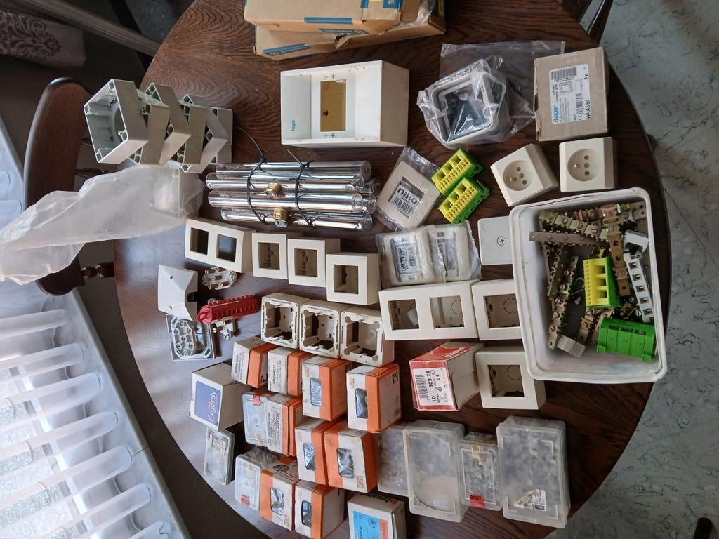 Pivots, équipements électriques, prises de courant, divers, Bricolage & Construction, Électricité & Câbles, Enlèvement ou Envoi