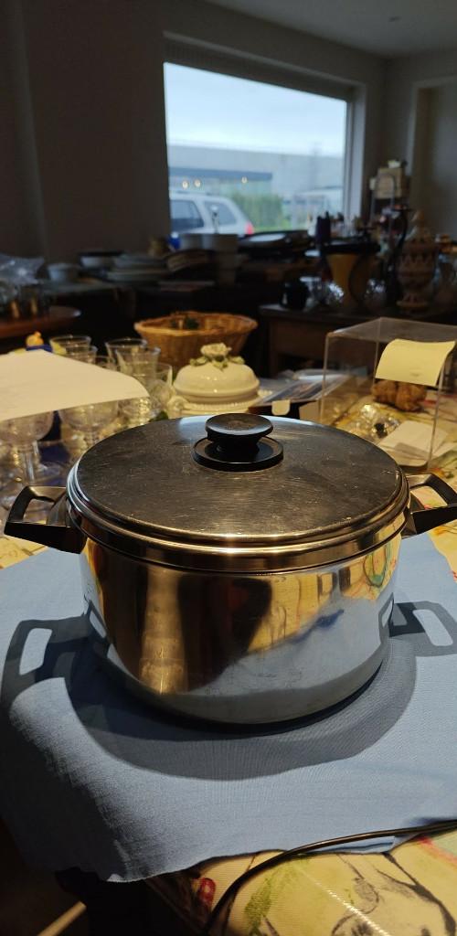 kookpot Demeyere Silvinox  diam 25 cm, Huis en Inrichting, Keuken | Potten en Pannen, Ophalen of Verzenden, Zo goed als nieuw