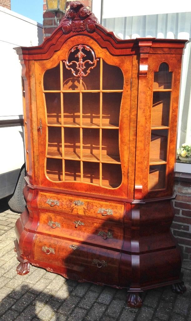 0626 Barok Buik vitrine, notenhout., Overige materialen, Gebruikt, Barok, 200 cm of meer