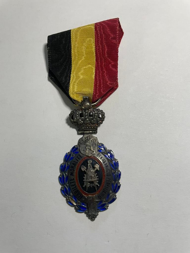 Lot 27 : Médaille, Collections, Objets militaires | Seconde Guerre mondiale, Enlèvement ou Envoi