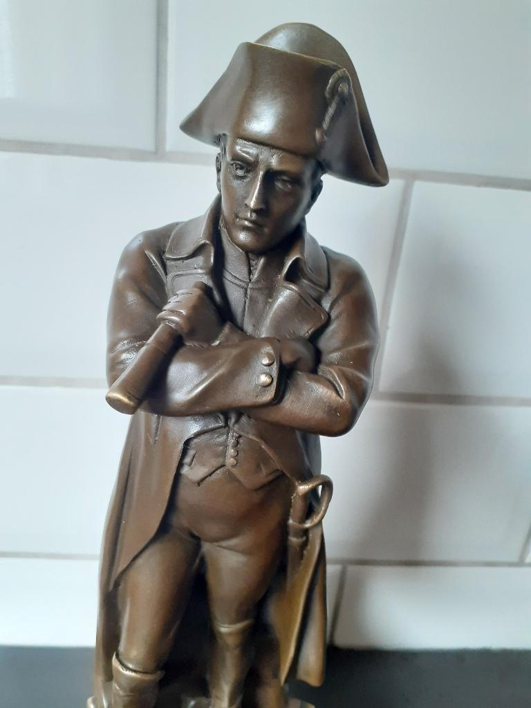 BRONZEN BEELD GESIGNEERD DOOR NAPOLEON OP MARMEREN SOKKEL, Antiek en Kunst, Ophalen of Verzenden, Brons