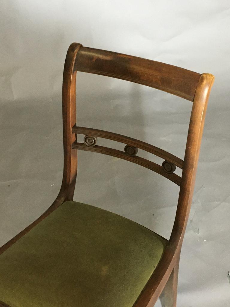 Fluwelen stoel in Engelse stijl, Ophalen