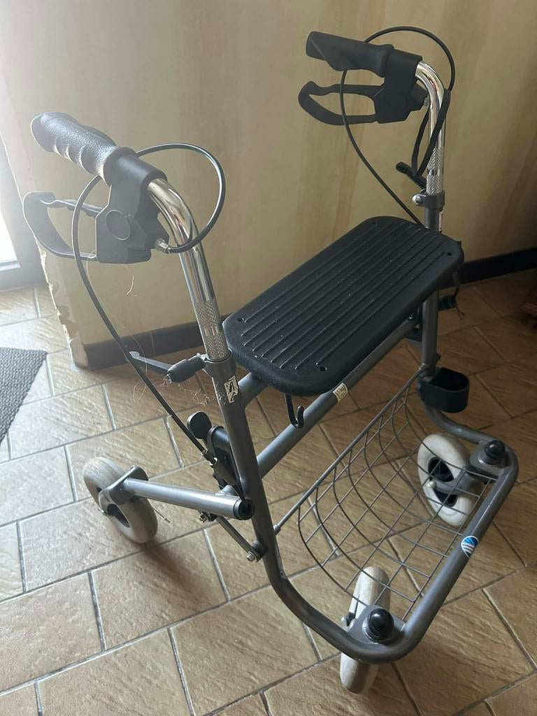 rollator met remmen, Ophalen, Zo goed als nieuw