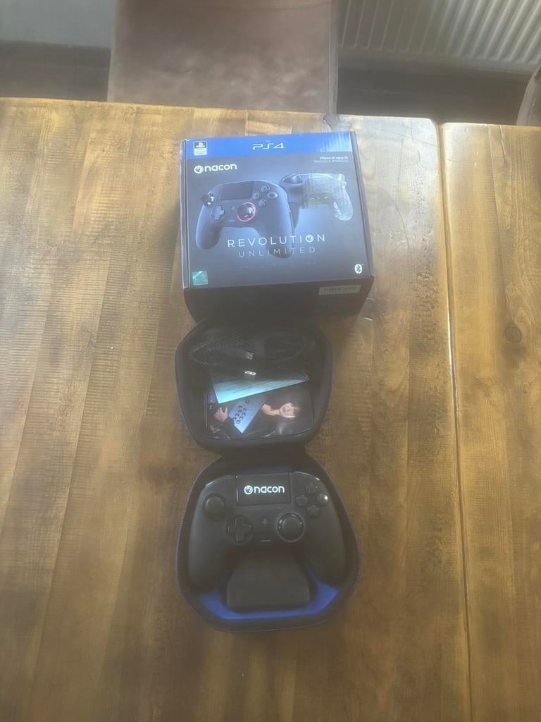 Nintendo switch en nacon controller ps4, Games en Spelcomputers, Virtual Reality, Ophalen, Zo goed als nieuw, Controller, Nintendo