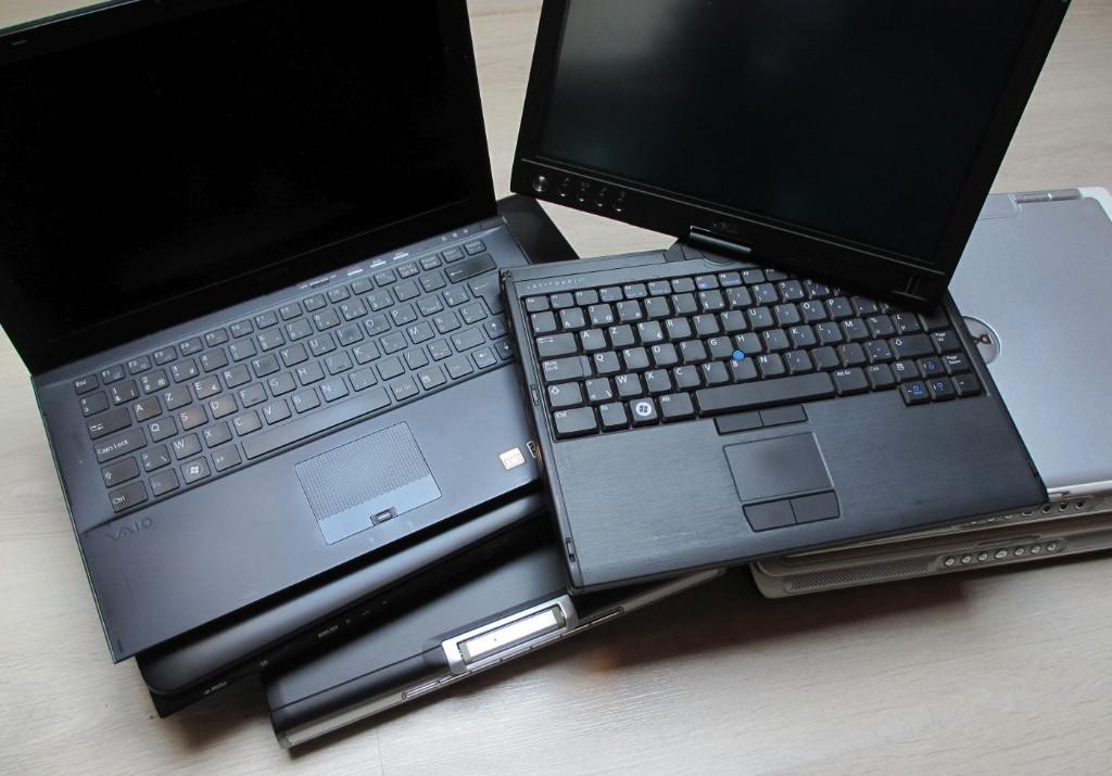 Lot oude laptops, Dell, Sony, Ophalen, Gebruikt, Met touchscreen, HDD