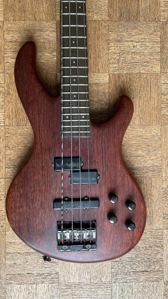 Basse Aria Pro II IB-SPR - Neck-Thru - Japan 80's, Musique & Instruments, Instruments à corde | Guitares | Basses, Utilisé, Électrique
