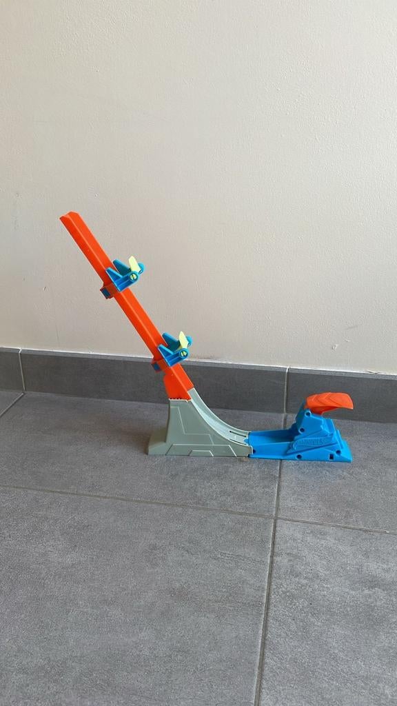 Hot Wheels Action Vertical Power Launch baan, Kinderen en Baby's, Speelgoed | Racebanen, Ophalen, Racebaan, Zelf te bouwen, Zo goed als nieuw