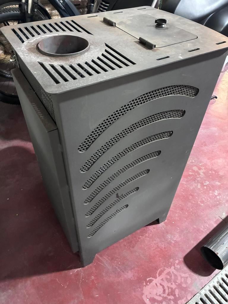 Pelletkachel / houtkachel zonder straal, Ophalen, Zo goed als nieuw, Houtkachel