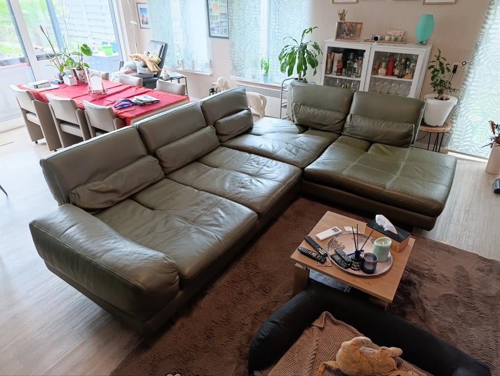 Modern lederen hoeksalon., Ophalen