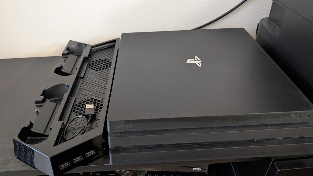 PS4 Pro CUH-7216b, Games en Spelcomputers, Spelcomputers | Sony PlayStation 4, Ophalen, Zo goed als nieuw, 1 TB, Met 1 controller